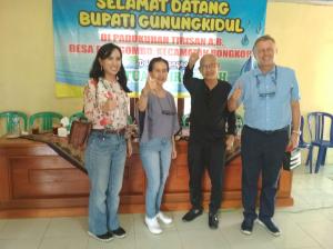 Club Iwak Peyek 